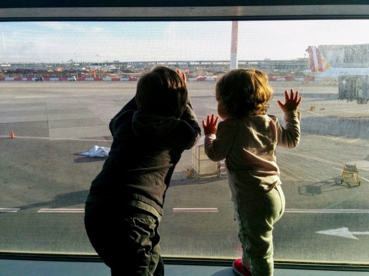 Consigli per sopravvivere ad un viaggio in aereo con dei bambini "under&nbsp;10"